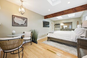 4 bedrooms, desk, iron/ironing board, travel crib - La Jolla Mid-Century Modern Beach House (San Diego)