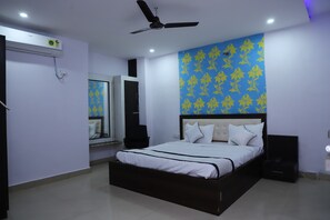 スーペリア ルーム | 客室ごとに異なるインテリア、アイロン / アイロン台、WiFi (無料)、ベッドシーツ