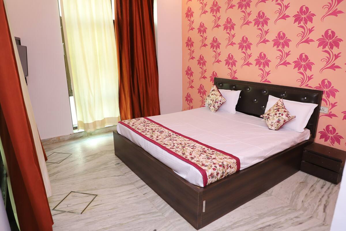Standard Room | Individually furnished, iron/ironing board, free WiFi, bed sheets