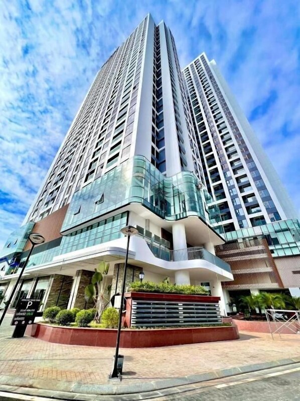 Exterior - Modern Condo steps from Vincom Plaza (Hai Phong)