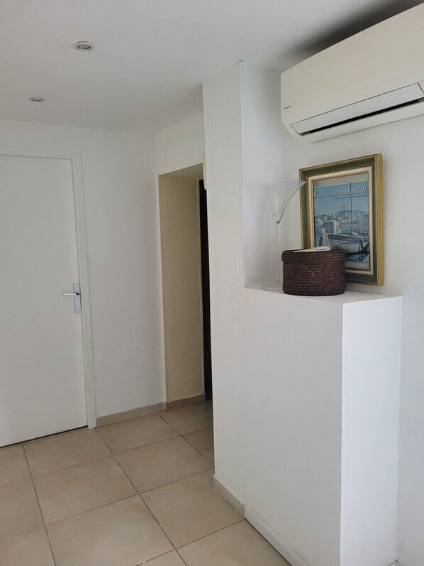 Interior - Jolie t2 Proche Toute Commodités. Autoroute sud Plage Métro. Petit Jardin Priver (Marseille)