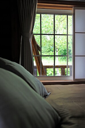 Casa familiar | 2 habitaciones, cortinas blackout y tabla de planchar con plancha 