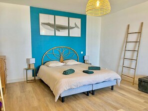 1 bedroom, travel cot, bed sheets