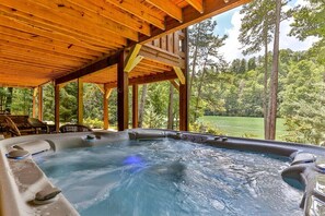 Outdoor spa tub