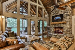 Fireplace - Around The Bend On Lake Blue Ridge (Blue Ridge)