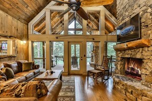 Smart TV, fireplace
