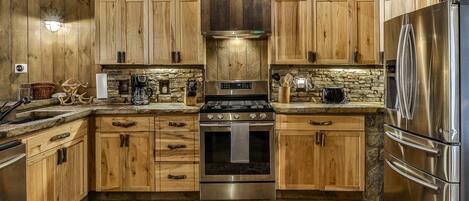 Fridge, oven, stovetop, dishwasher