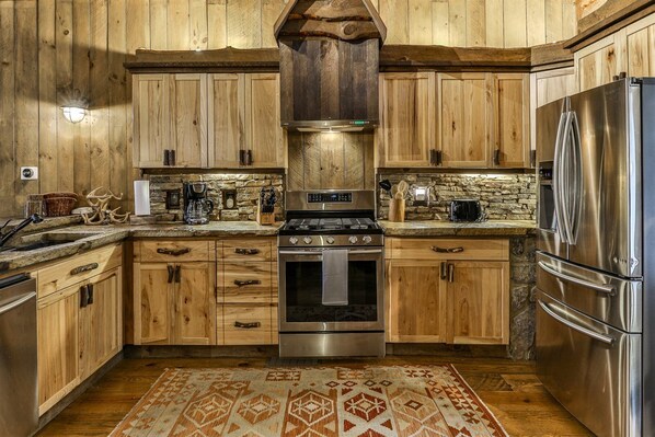 Kühlschrank, Ofen, Herdplatte, Geschirrspüler