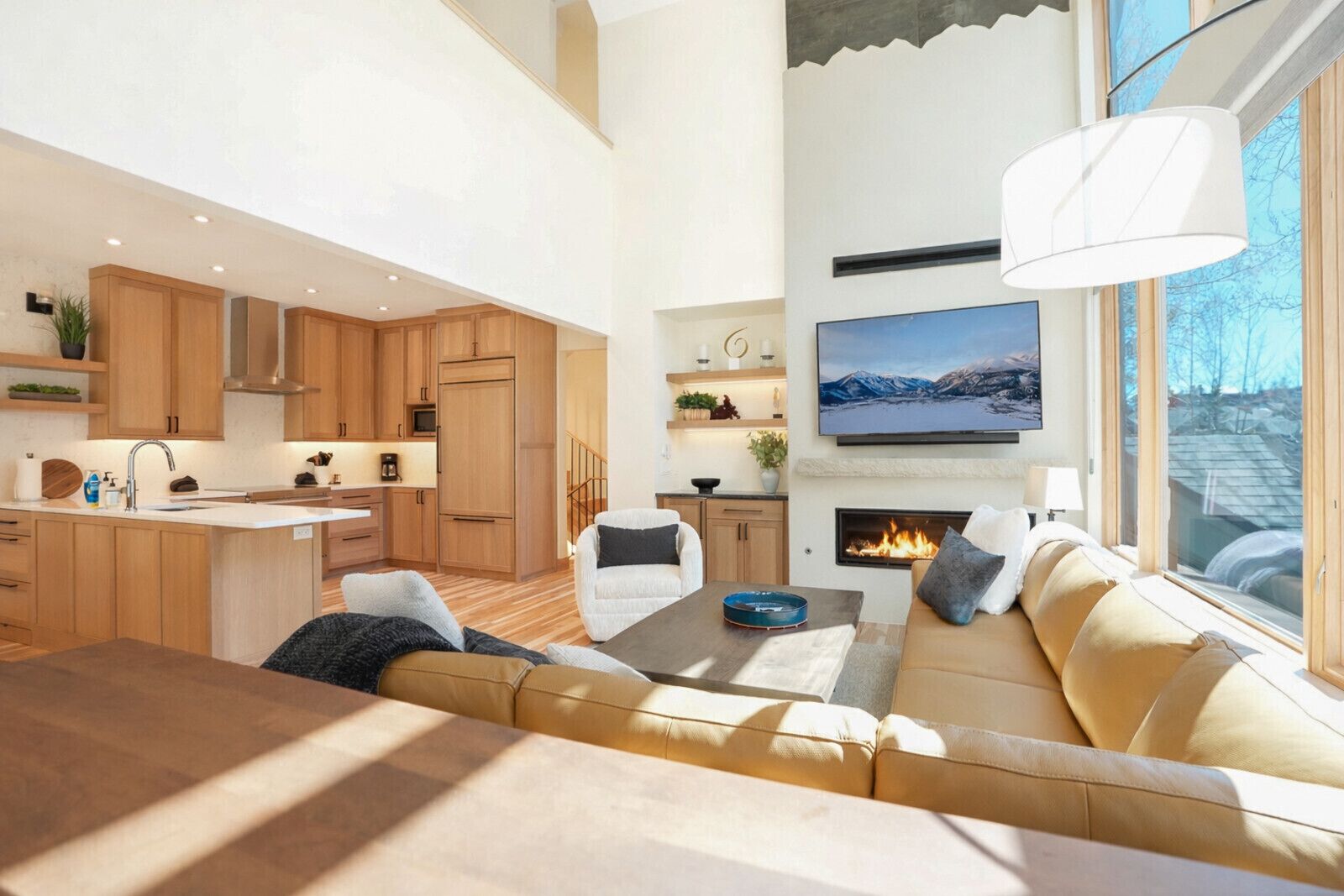 TV, fireplace