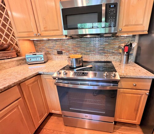 Tall Pines Imperial Townhome • Ski In/Out • Private Hot Tub