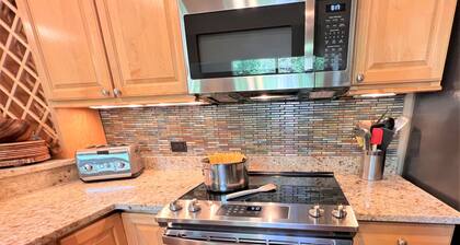 Tall Pines Imperial Townhome • Ski In/Out • Private Hot Tub