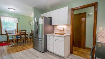 Coffee/tea maker, fridge, microwave, oven