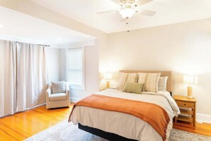 2 Schlafzimmer, Schreibtisch, Bügeleisen/Bügelbrett, WLAN