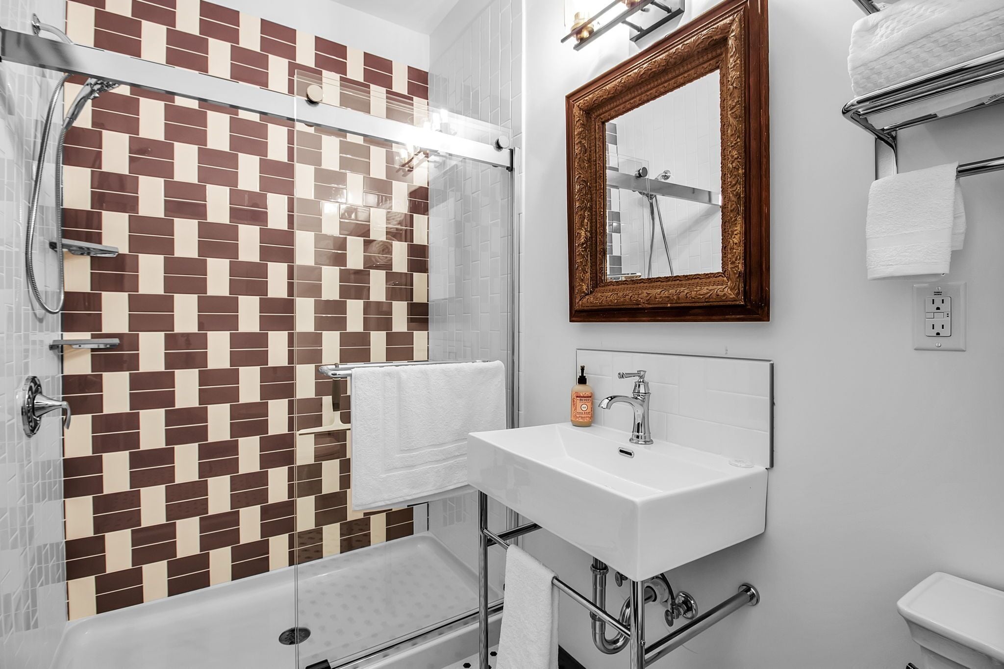 ห้องดีลักซ์สวีท | ห้องน้ำ | อ่างอาบน้ำ, ผ้าเช็ดตัว, สบู่