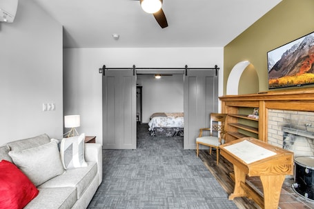 ๋๋ญ์ค ์ค์ํธ | ๊ฑฐ์ค ๊ณต๊ฐ