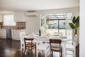 Dining - Halcyon Days the perfect getaway, Sundays late check out, pet friendly! (Cessnock)