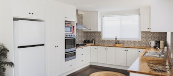 Halcyon Days the perfect getaway, Sundays late check out, pet friendly!