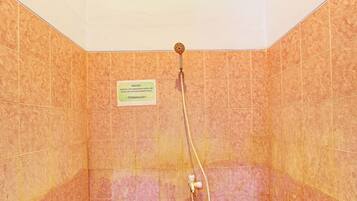 Standard Double Room | Bathroom | Shower, towels