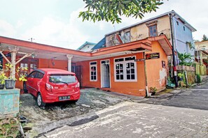 Front of property - OYO 92759 Penginapan Piji Kembar (Tawangmangu)