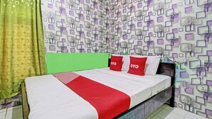 Habitación estándar doble | Escritorio, espacio para trabajar con un portátil, ropa de cama