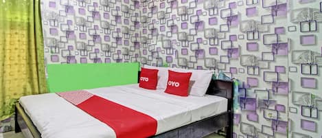 Habitación doble estándar | Escritorio, espacio para trabajar con laptop y ropa de cama