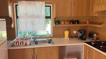 Fridge, microwave, stovetop, coffee/tea maker