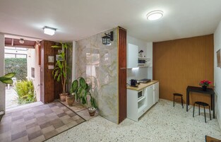 Electric kettle, highchair