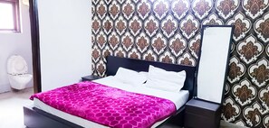 Deluxe Double Room | Soundproofing, free WiFi - Roomshala 102 Hotel Aerocity (New Delhi)