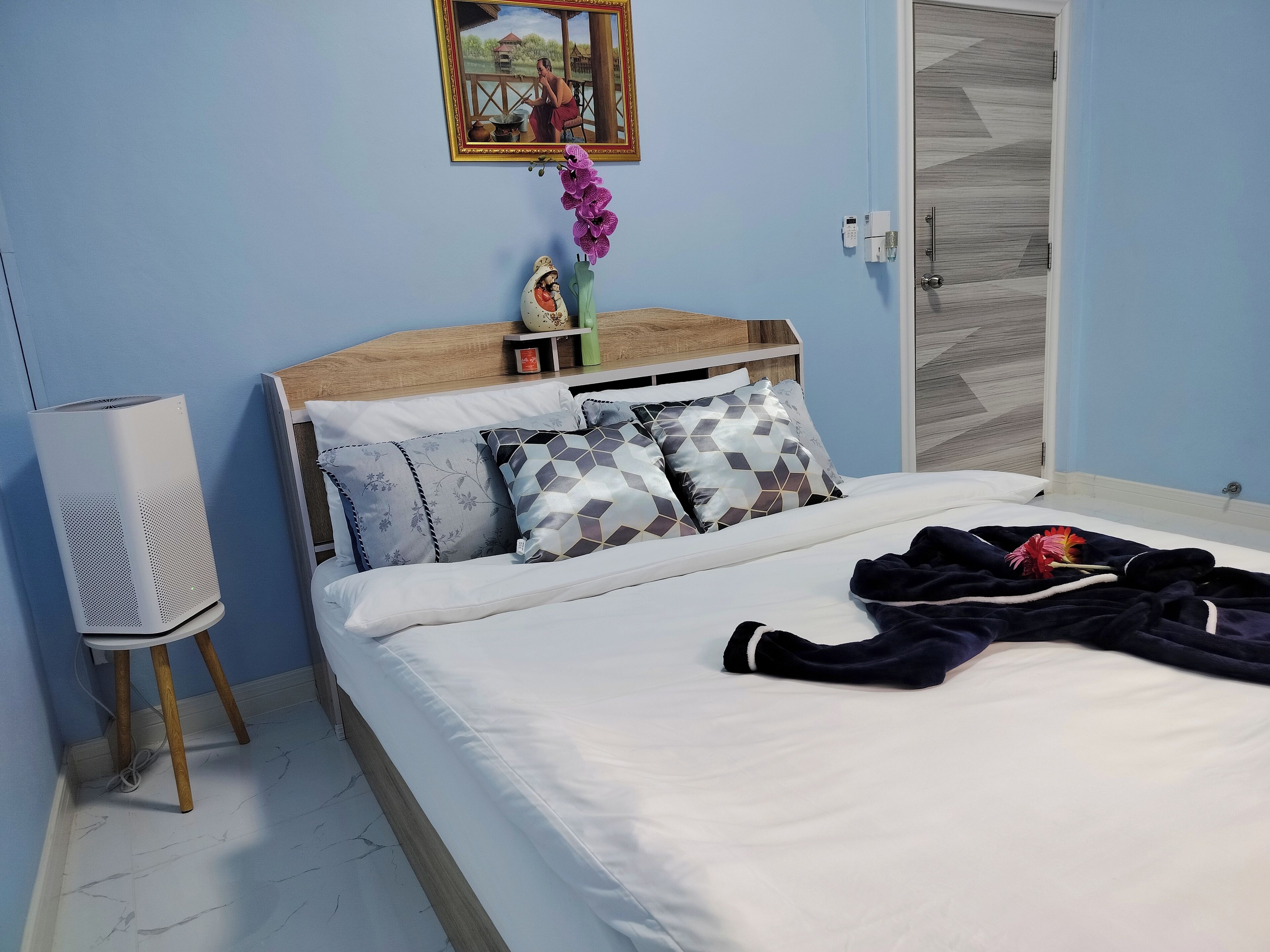 2 habitaciones, escritorio, tabla de planchar con plancha y wifi gratis 
