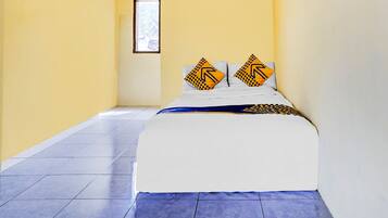 Desk, laptop workspace, free WiFi, bed sheets