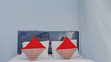 Deluxe Double Room | Desk, laptop workspace, bed sheets