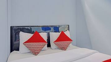 Deluxe Double Room | Desk, laptop workspace, bed sheets