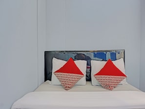 Deluxe Double Room | Desk, laptop workspace, bed sheets