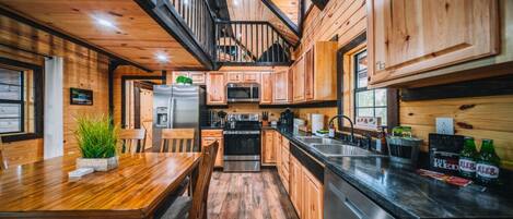 雪櫃、微波爐、焗爐、爐具