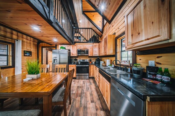 Frigorífic, microones, forn i placa de cuina 