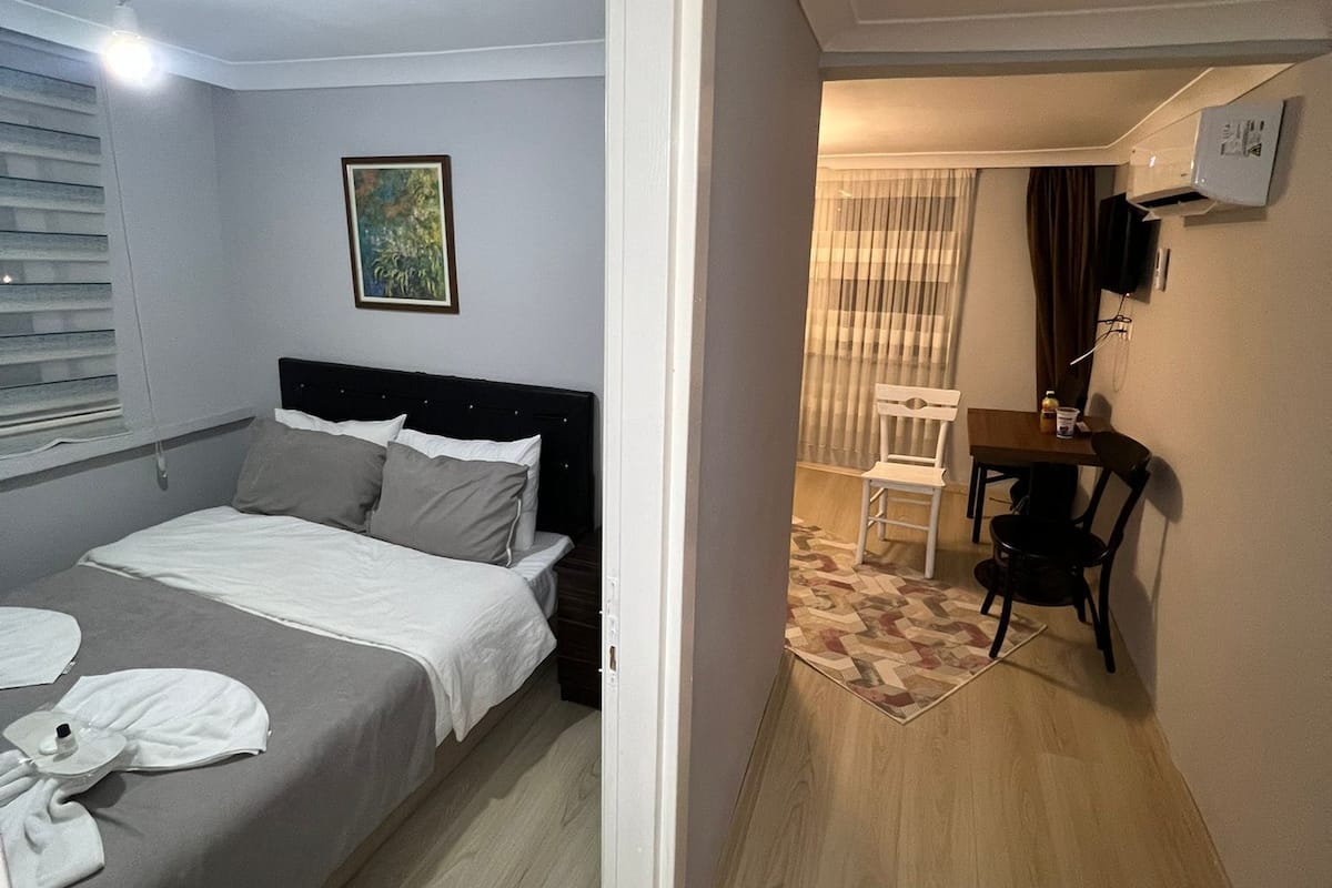 1 bedroom, desk, laptop workspace, blackout curtains