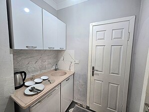 Mini-fridge, freezer, paper towels - Taksim Millennium Suites (Istanbul)