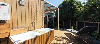 The Secret Studio, Outdoor Bath & Pizza Oven