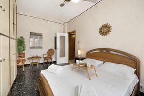 1 bedroom, free WiFi, bed sheets - Holiday Apartment 'Riva Mare 2' Near the Beach with Sea View and Parking Space (Vado Ligure)