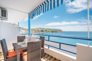 Outdoor dining - Apartment 'Dorothy's Seaview' with Sea View, Wi-Fi (Rhodes)