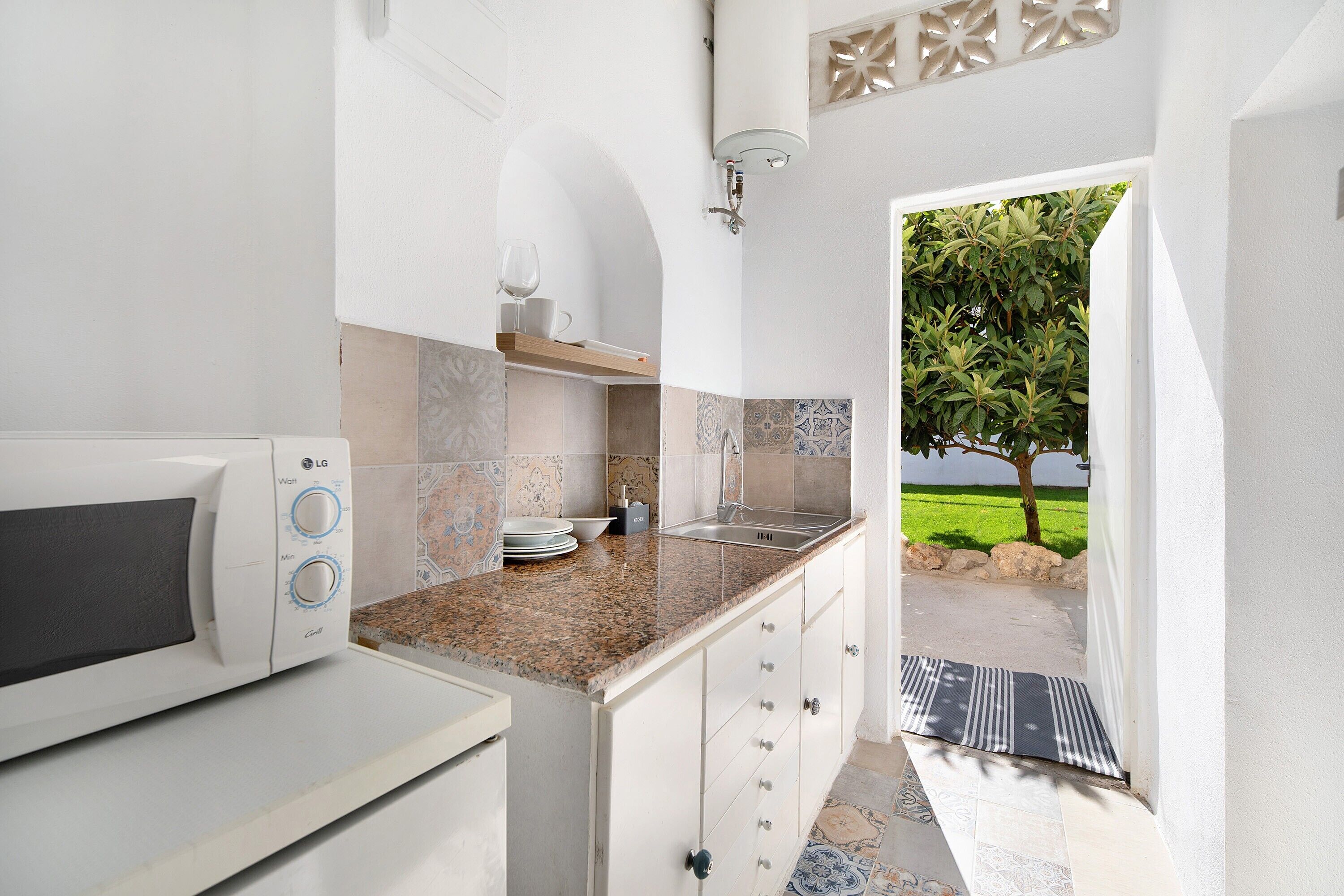 Refrigerador, microondas, cafetera/tetera, tostadora