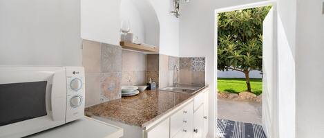 Fridge, microwave, coffee/tea maker, toaster