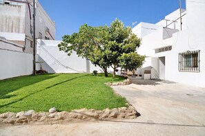 المنطقة المحيطة بالمنشأة