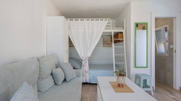 Iron/ironing board, free WiFi, bed sheets