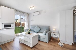 TV - Limón Y Sal Holiday Home with Private Pool, Wi-Fi, and Air Conditioning (Chiclana de la Frontera)