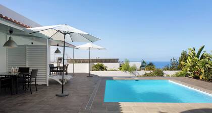 Holiday Home 'Villa Tino- Casa M' with Mountain View, Shared Pool and Wi-Fi