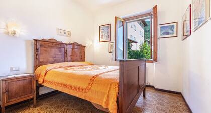 Casa Nel Borgo Rose' apartment with mountain views and communal garden