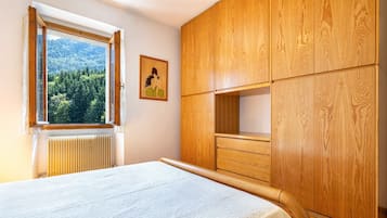 2 chambres, fer et planche Ă repasser, draps fournis
