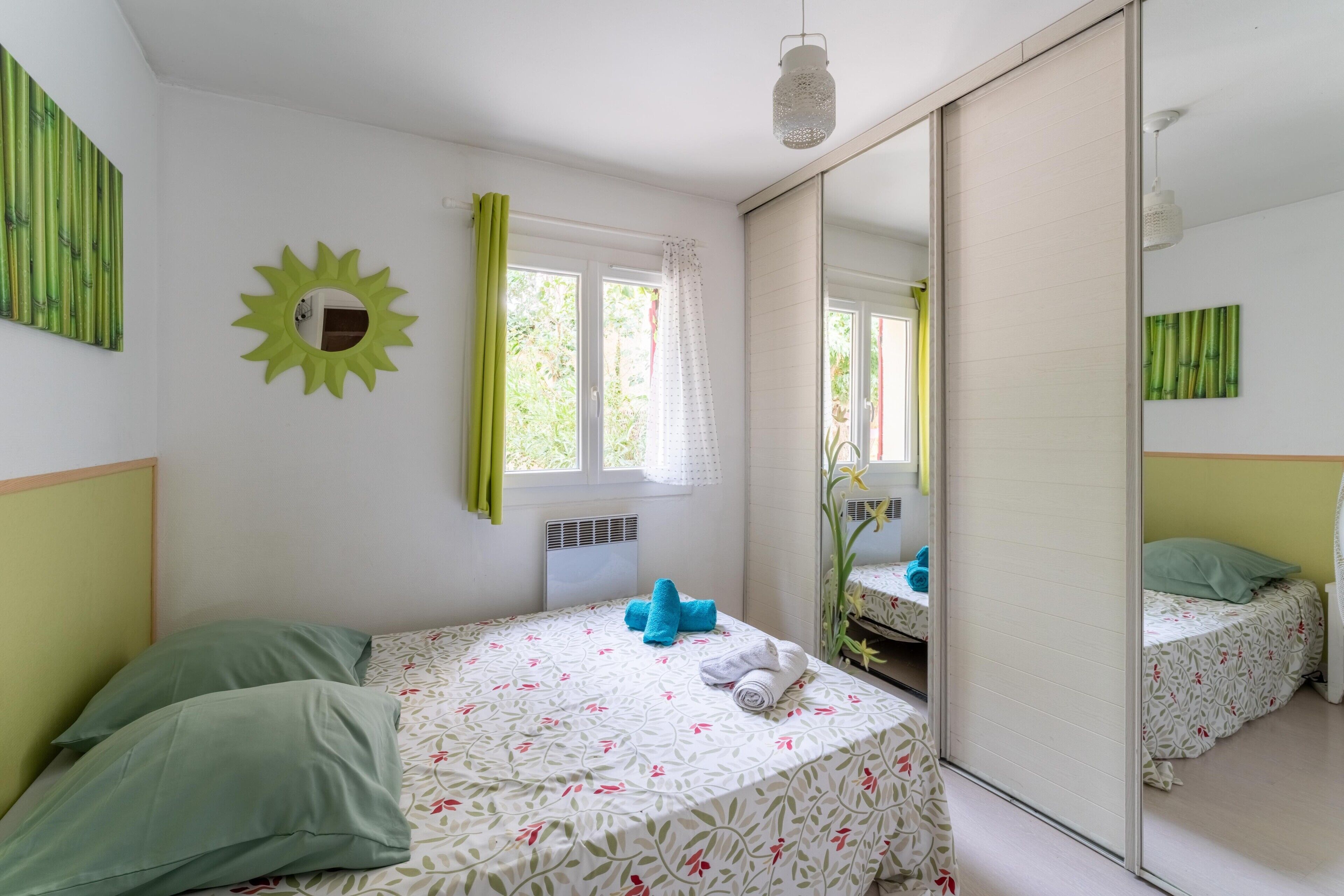 4 bedrooms, iron/ironing board, free WiFi, bed sheets