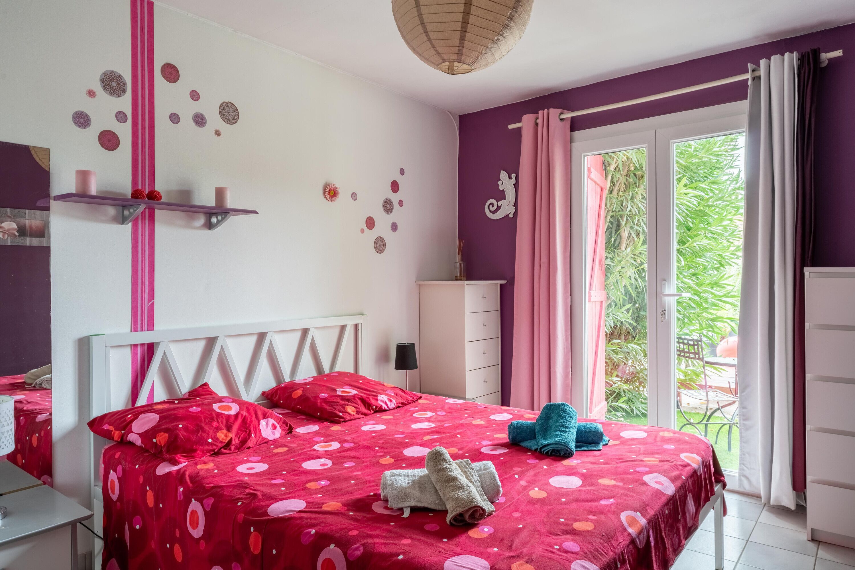 4 bedrooms, iron/ironing board, free WiFi, bed sheets